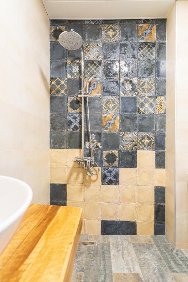 Hotel Chatini Местия Экстерьер фото