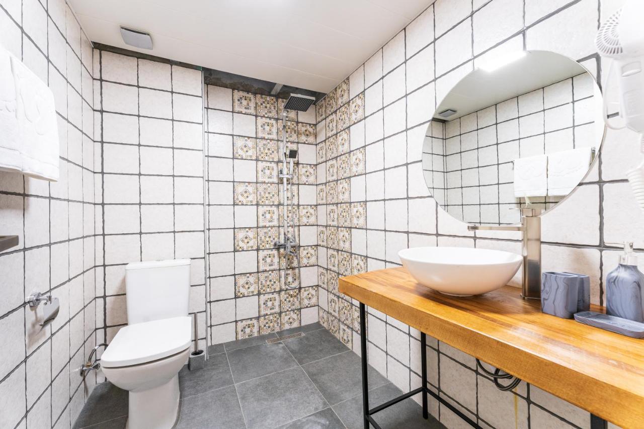 Hotel Chatini Местия Экстерьер фото